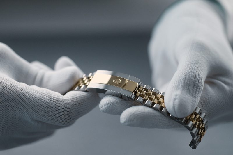 Dây Rolex Jubilee có cấu trúc gồm 5 hàng mắt xích, trong đó 3 hàng nhỏ ở trung tâm và 2 hàng lớn hơn ở hai bên